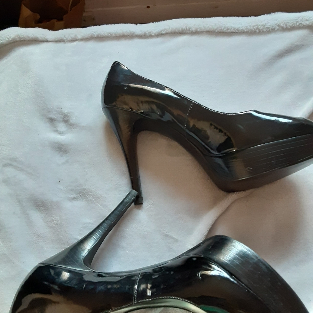 Shoes - Picture 2 of 4